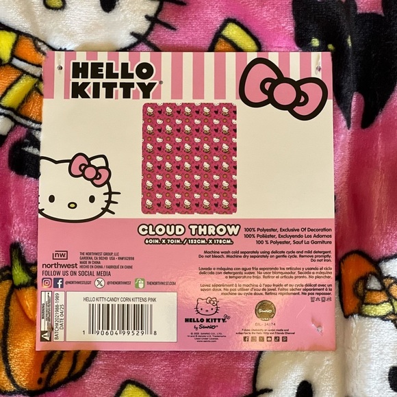 New Hello Kitty Candy Corn Kittens Pink Halloween Plush 60" x 70" Throw Blanket - Picture 3 of 6